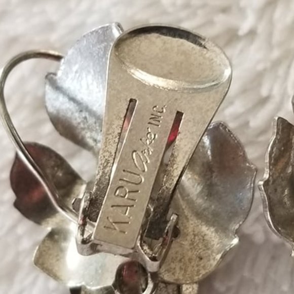 Vintage Karu Arke Inc Flower Clip on Earrings - Picture 6 of 7